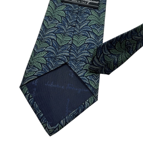 🆕SALVATORE FERRAGAMO Blue/Green Leaf Silk LUXURY Tie ITALY - Picture 5 of 5